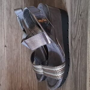 Bandolino Metallic Wedge Sandals